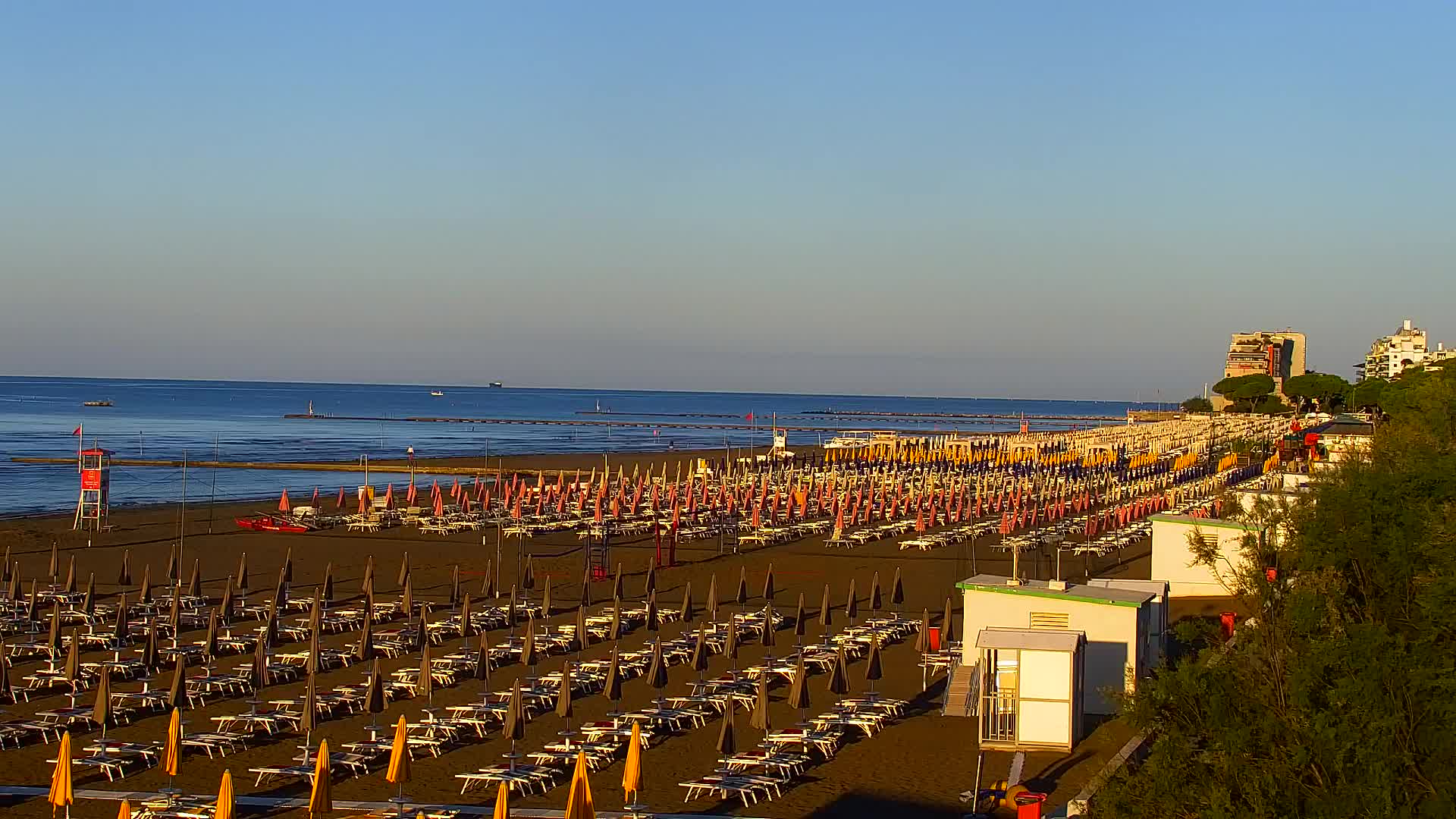 Spletna kamera v živo Grado: Pogledi na plažo in vodni park v realnem času
