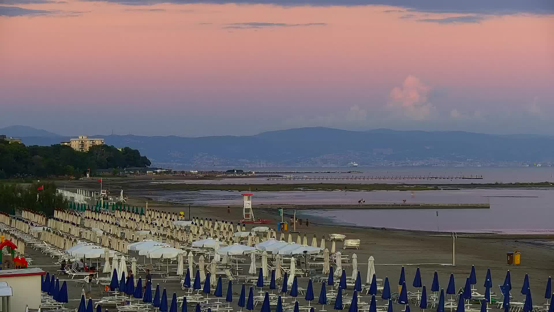 Spletna kamera v živo Grado: Pogledi na plažo in vodni park v realnem času
