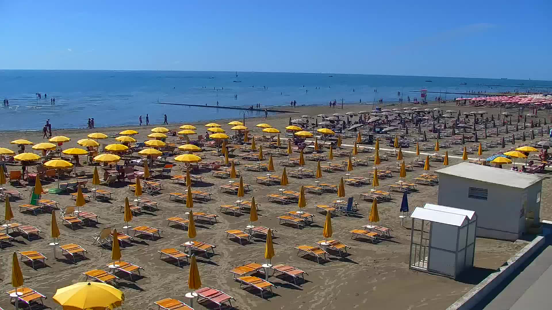 Webcam en vivo Grado: Vistas de la playa y del parque acuático en tiempo real