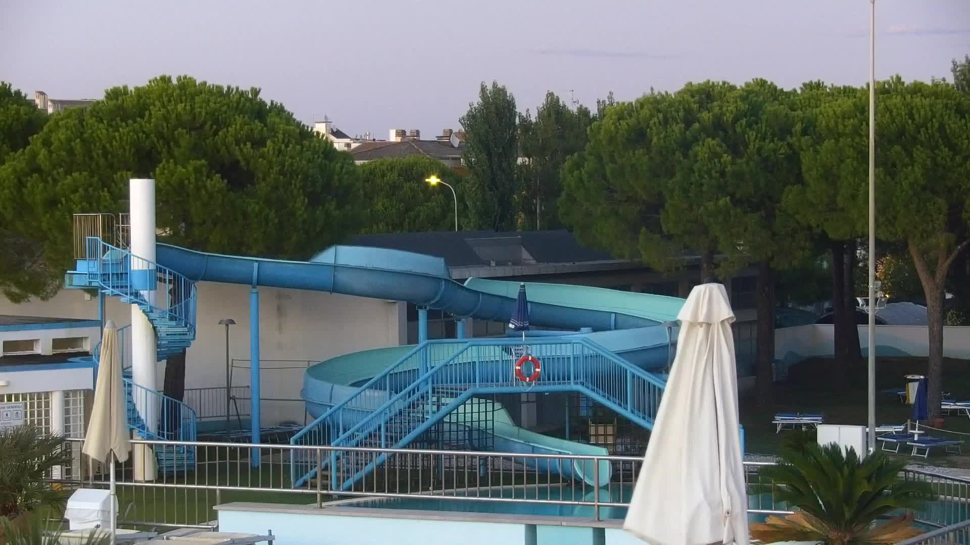 Spletna kamera v živo Grado: Pogledi na plažo in vodni park v realnem času
