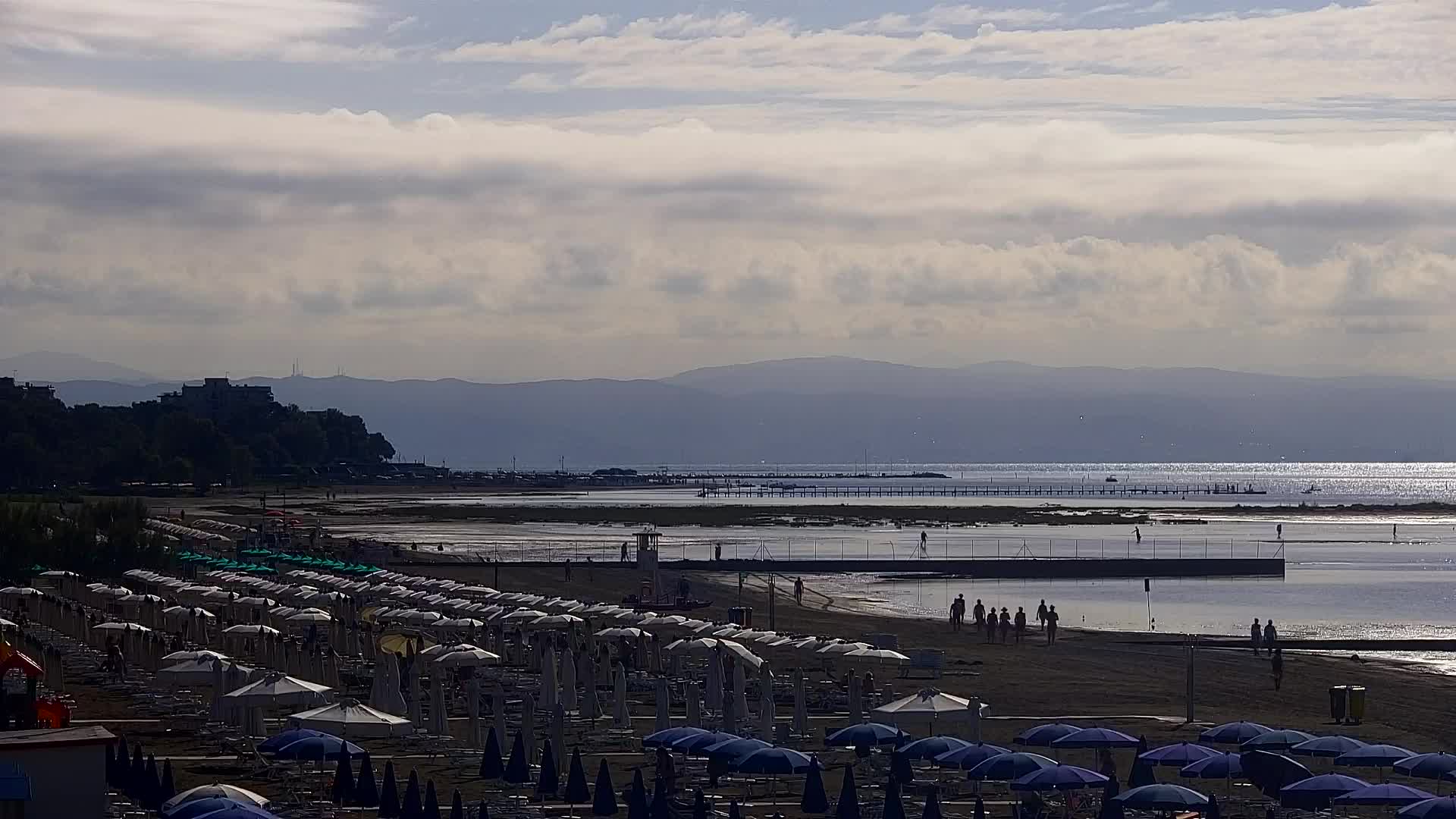 Webcam en vivo Grado: Vistas de la playa y del parque acuático en tiempo real