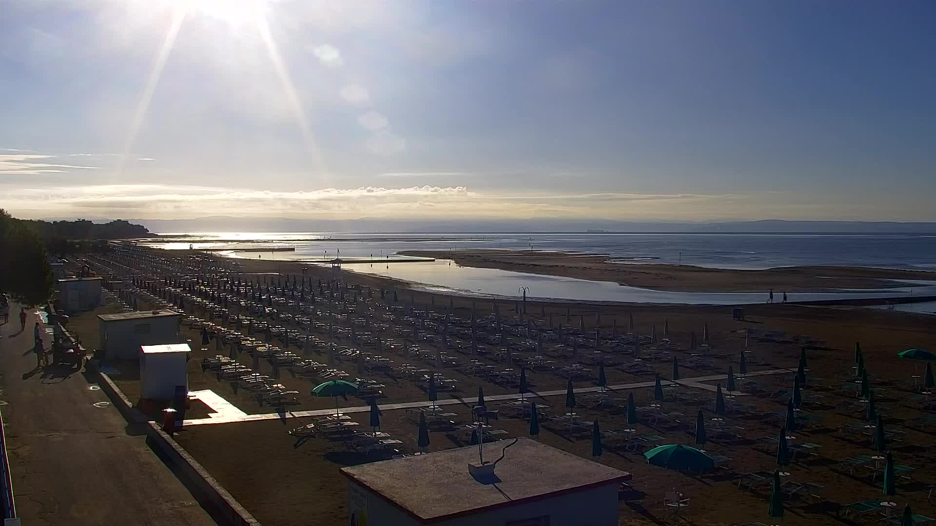 Webcam en vivo Grado: Vistas de la playa y del parque acuático en tiempo real