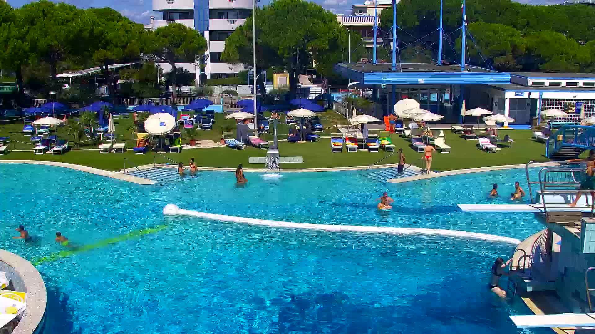 Webcam en vivo Grado: Vistas de la playa y del parque acuático en tiempo real
