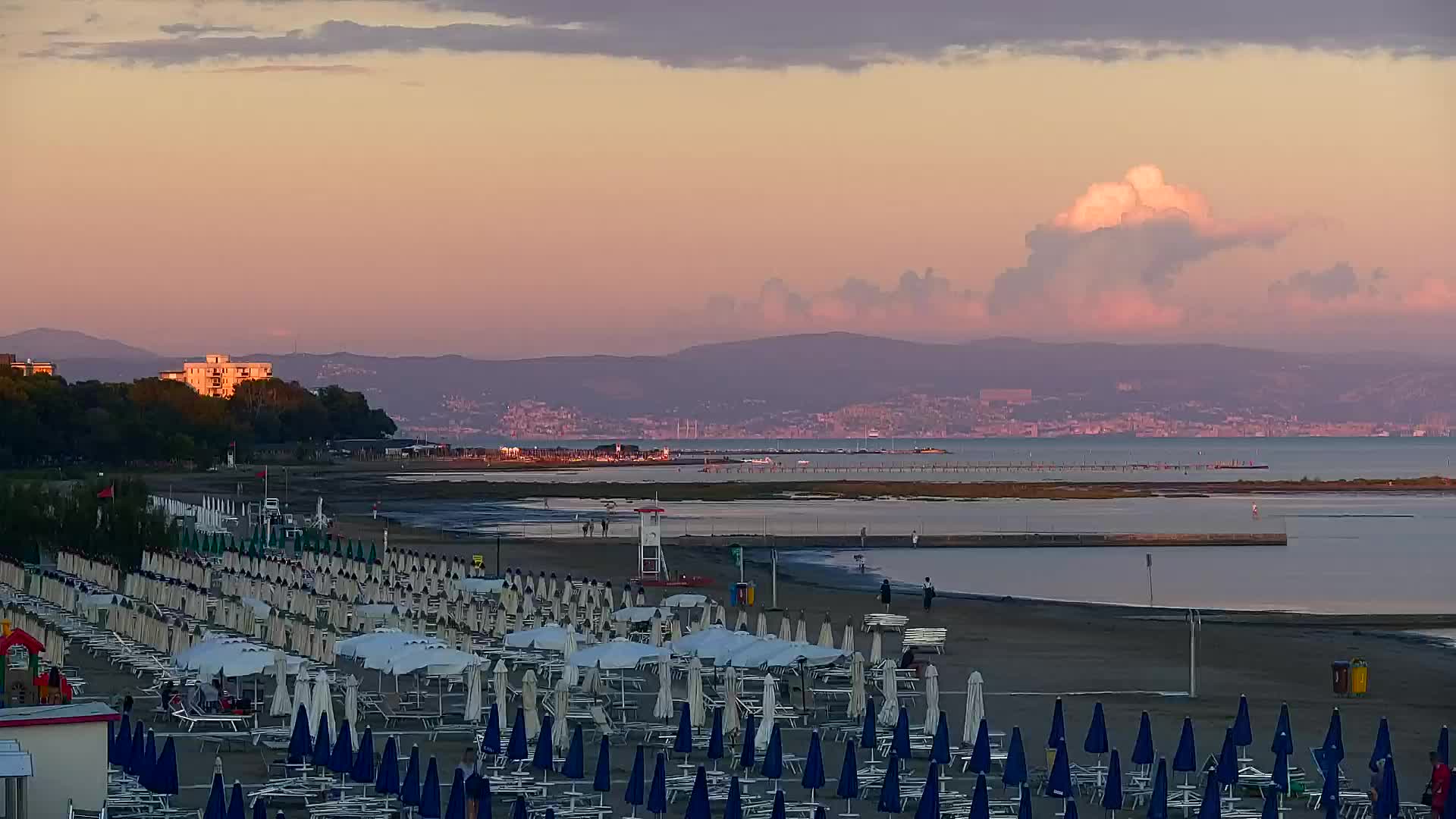 Spletna kamera v živo Grado: Pogledi na plažo in vodni park v realnem času