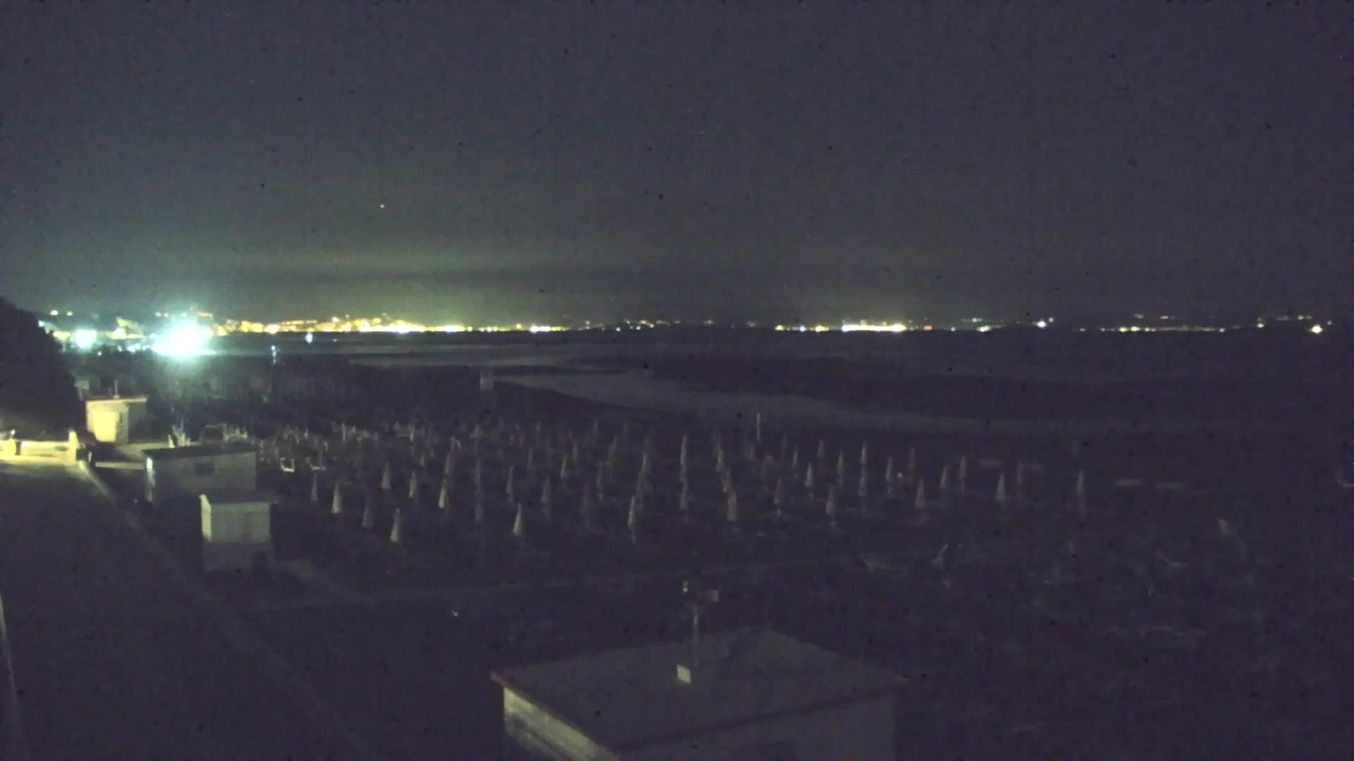 Webcam en vivo Grado: Vistas de la playa y del parque acuático en tiempo real