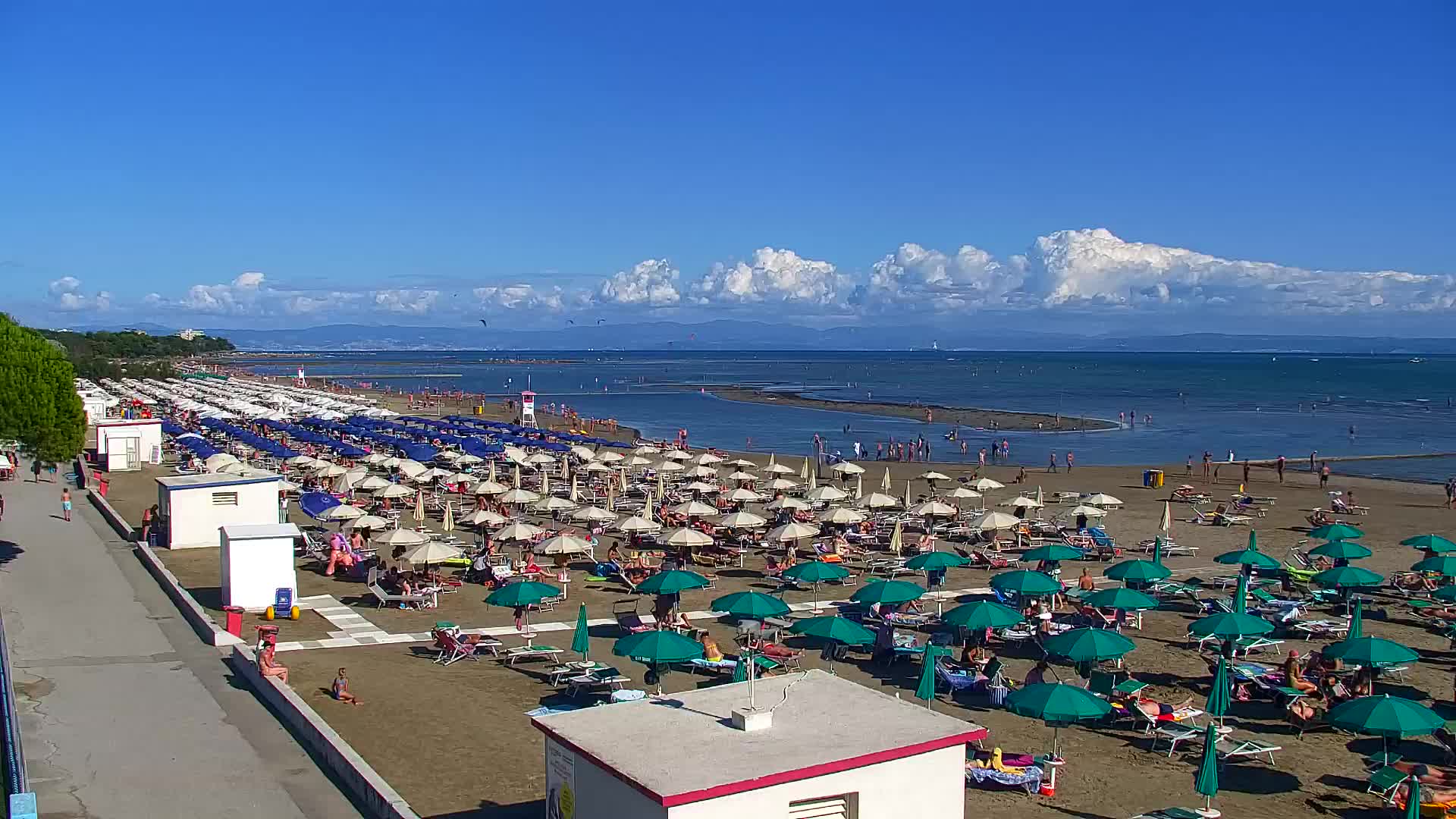 Spletna kamera v živo Grado: Pogledi na plažo in vodni park v realnem času