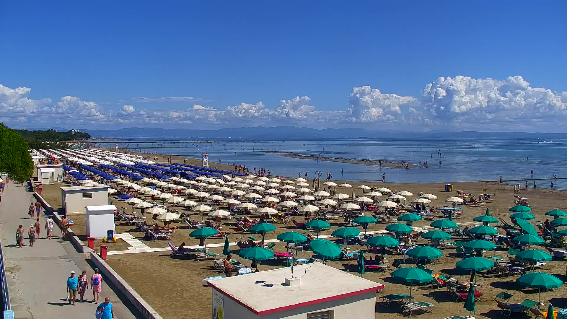 Spletna kamera v živo Grado: Pogledi na plažo in vodni park v realnem času