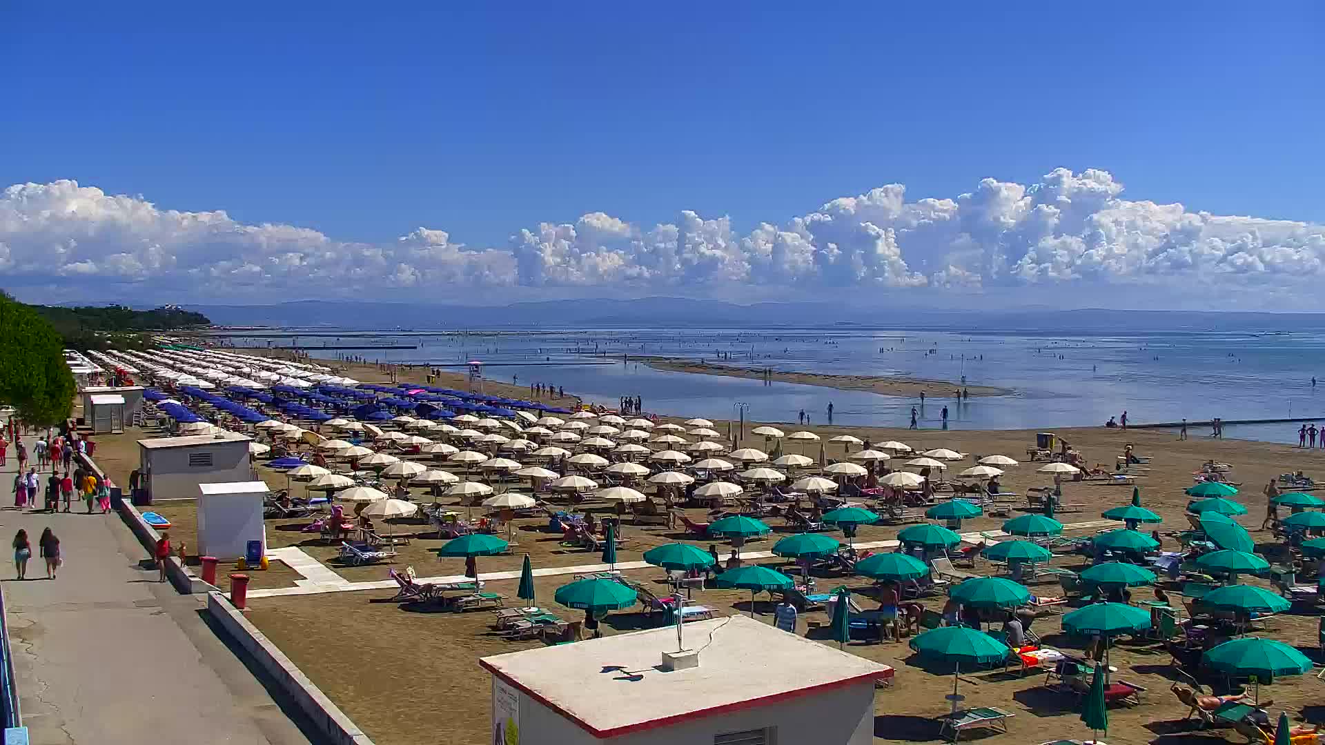 Spletna kamera v živo Grado: Pogledi na plažo in vodni park v realnem času