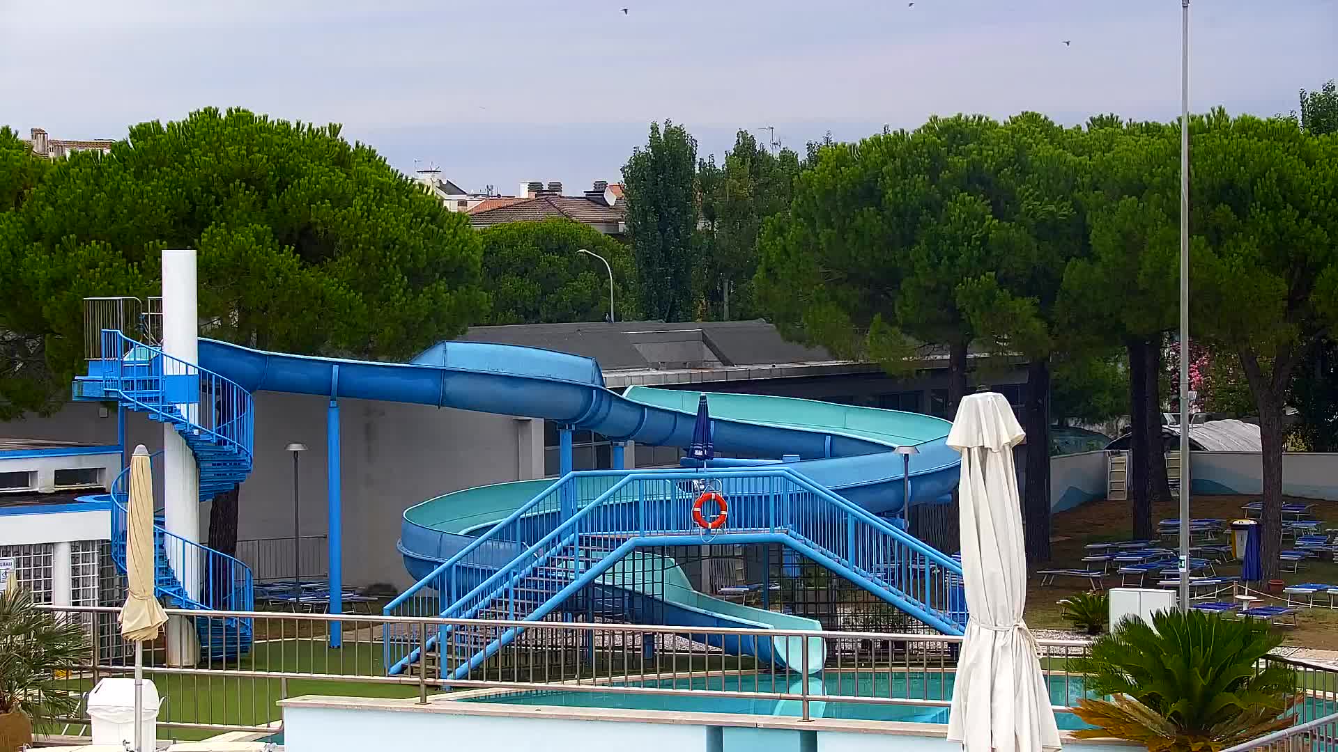 Webcam en vivo Grado: Vistas de la playa y del parque acuático en tiempo real