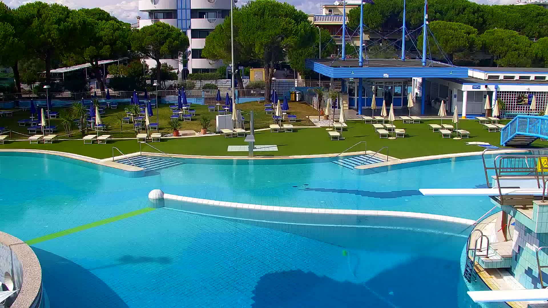 Webcam en vivo Grado: Vistas de la playa y del parque acuático en tiempo real