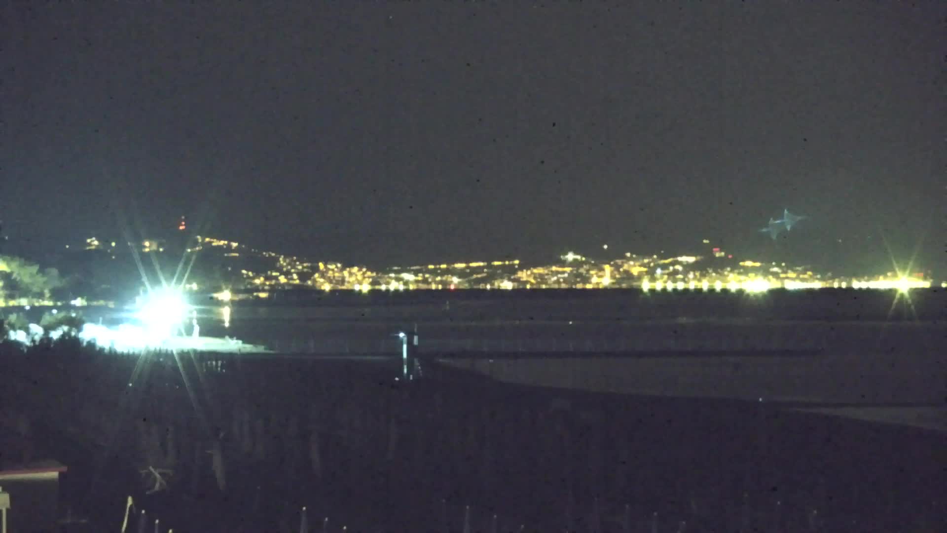 Webcam en vivo Grado: Vistas de la playa y del parque acuático en tiempo real