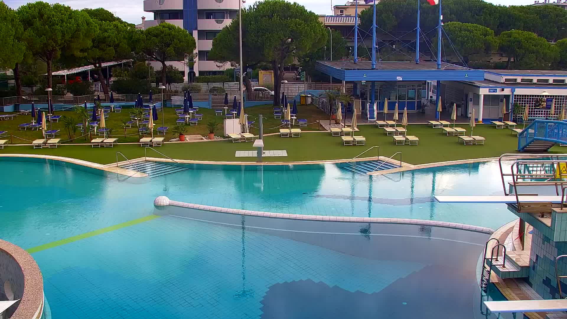 Webcam en vivo Grado: Vistas de la playa y del parque acuático en tiempo real
