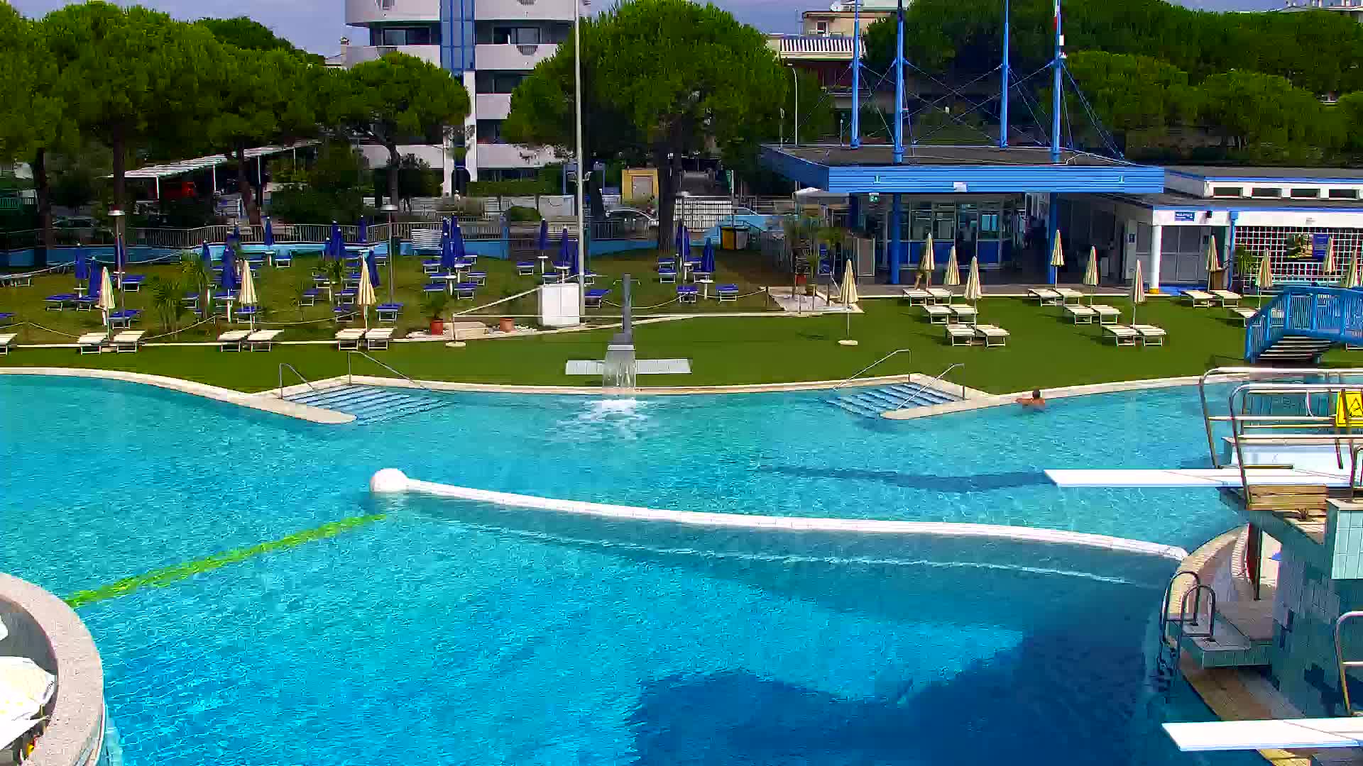 Webcam en vivo Grado: Vistas de la playa y del parque acuático en tiempo real