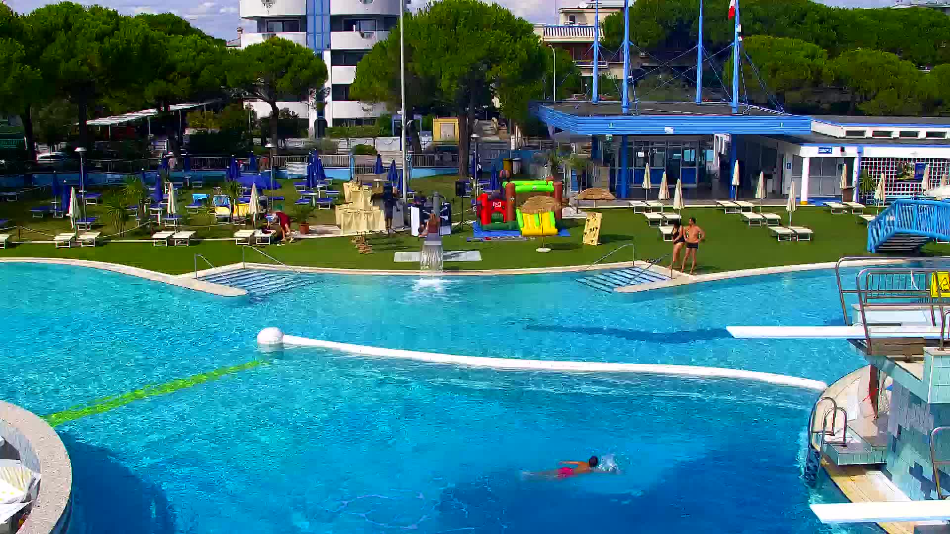 Webcam en vivo Grado: Vistas de la playa y del parque acuático en tiempo real