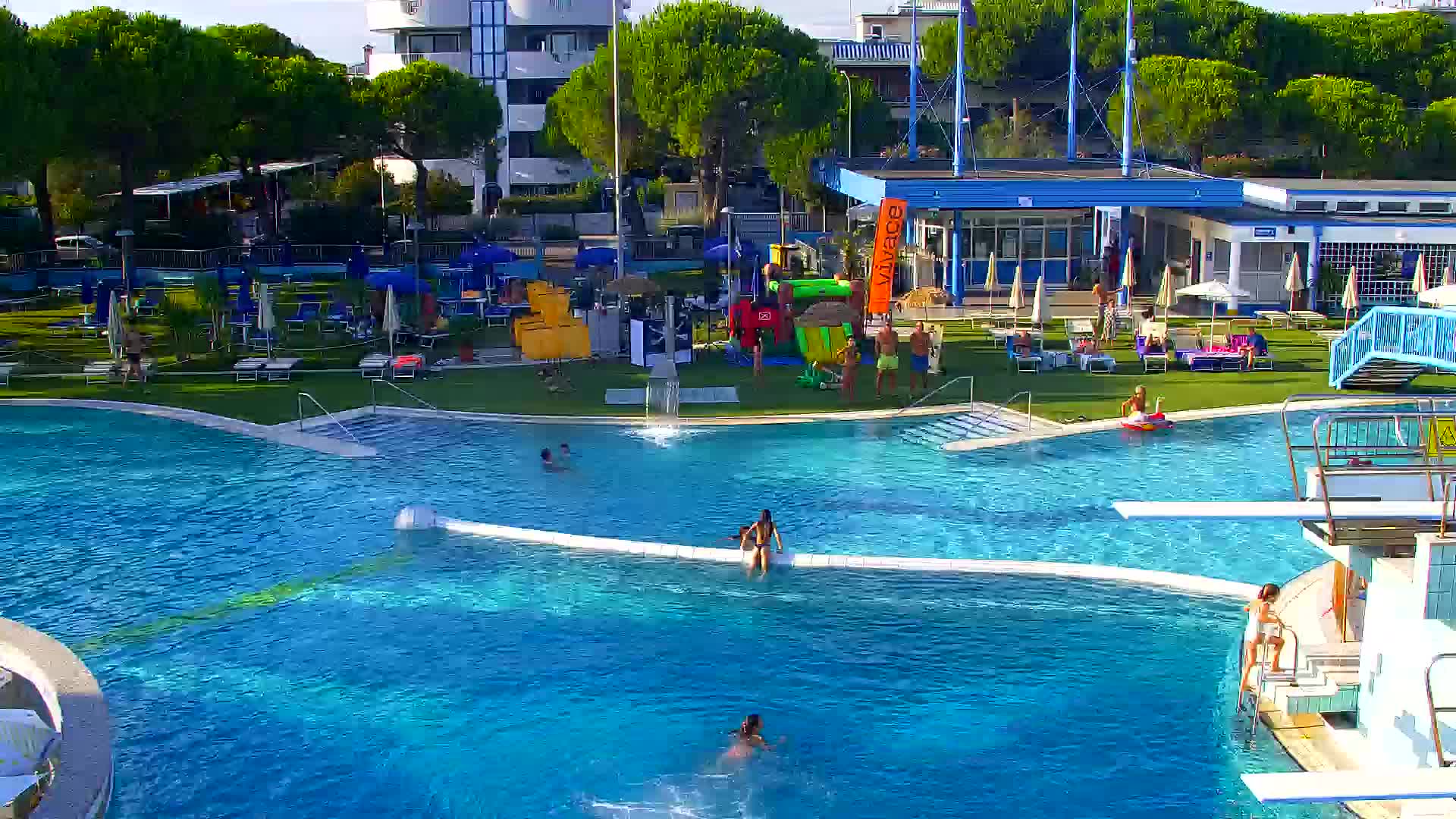 Spletna kamera v živo Grado: Pogledi na plažo in vodni park v realnem času