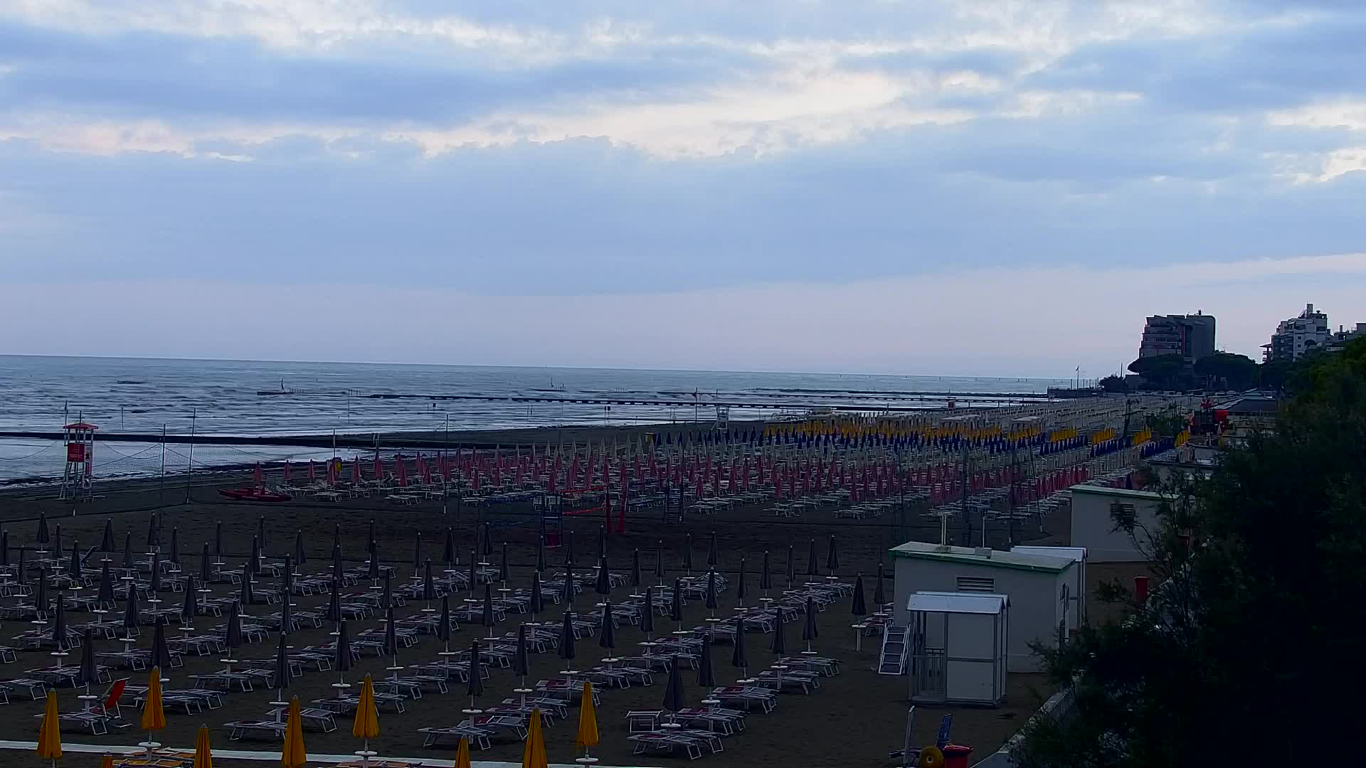 Webcam en vivo Grado: Vistas de la playa y del parque acuático en tiempo real