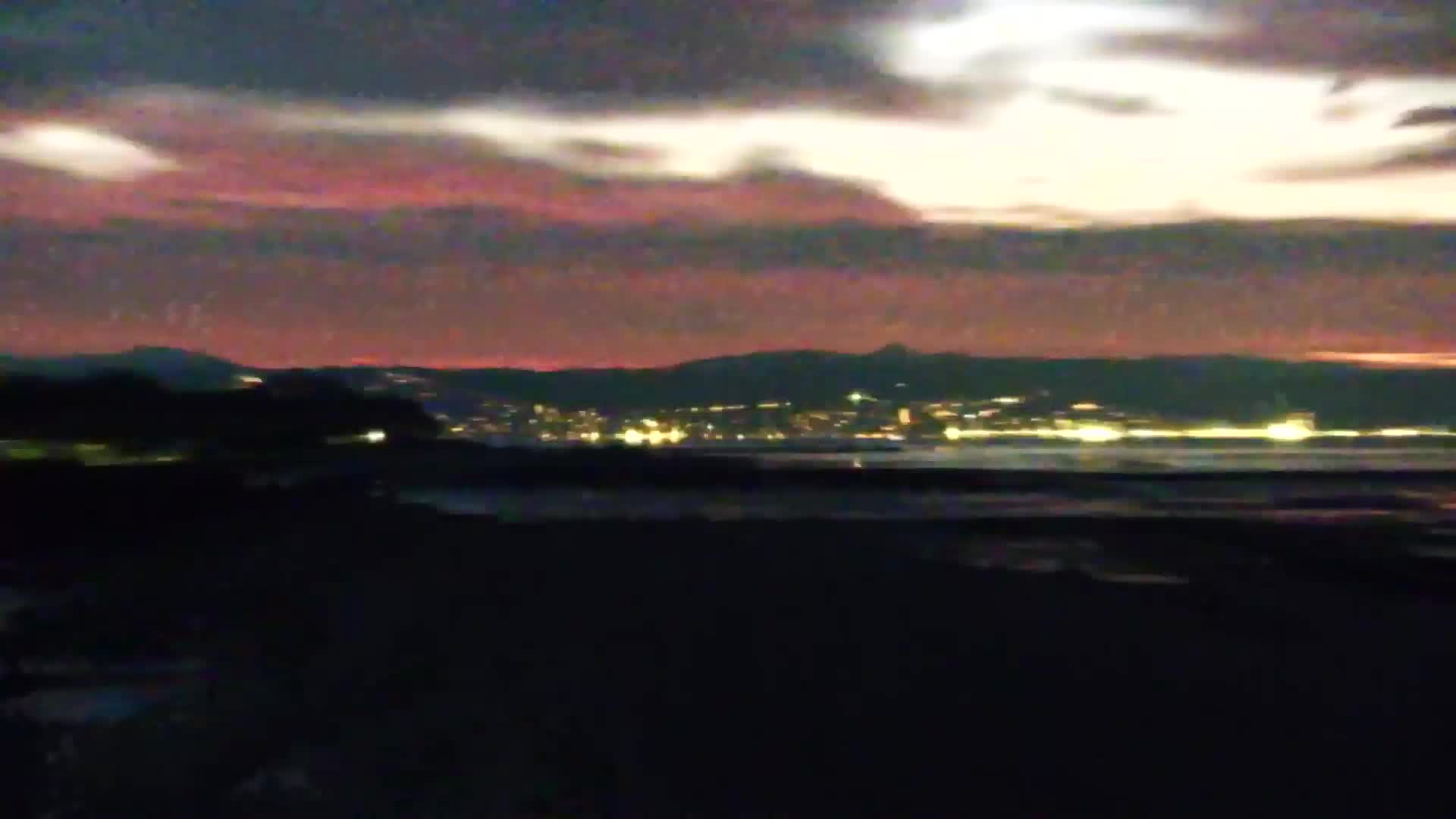 Webcam en vivo Grado: Vistas de la playa y del parque acuático en tiempo real