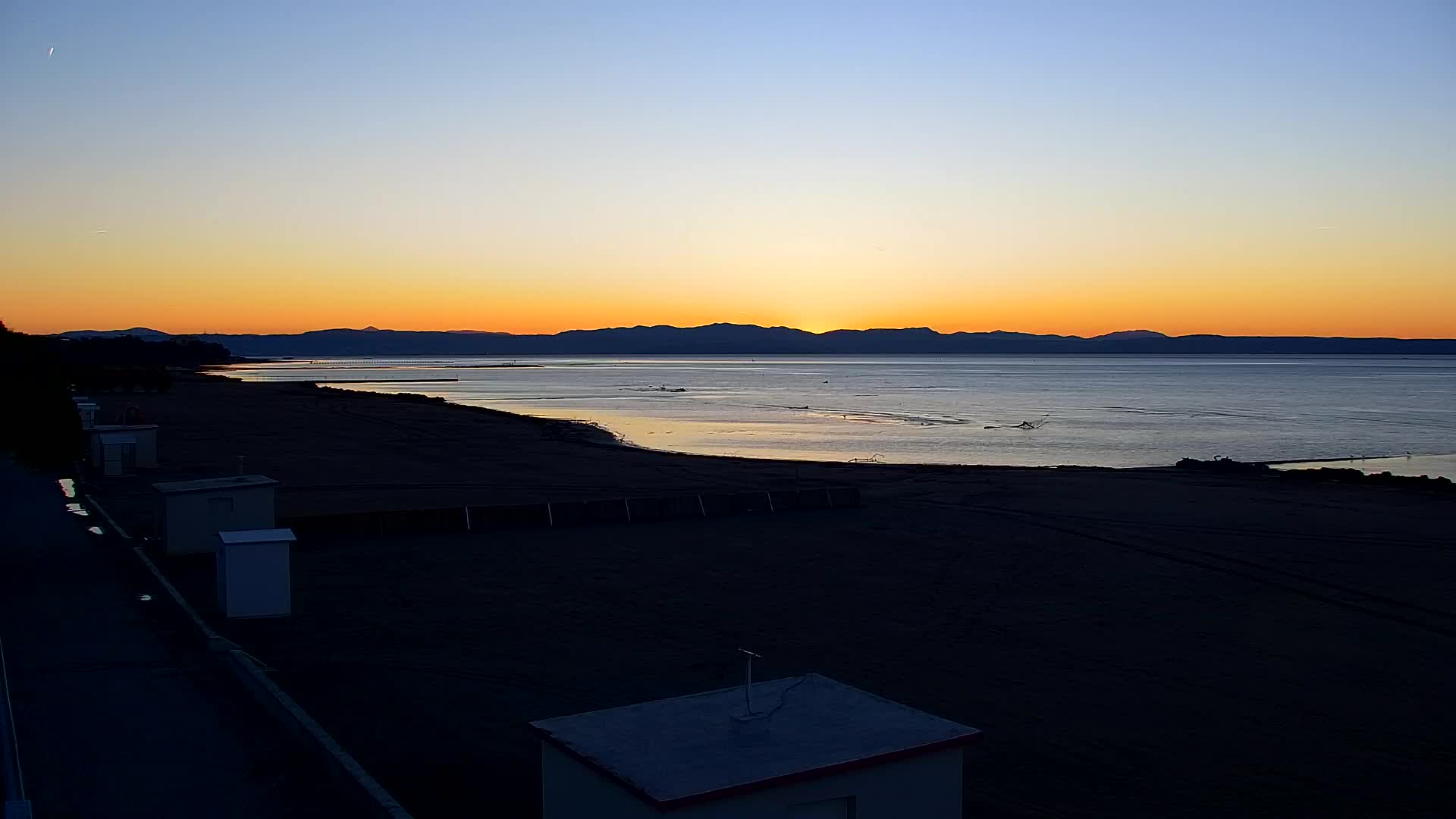 Webcam en vivo Grado: Vistas de la playa y del parque acuático en tiempo real