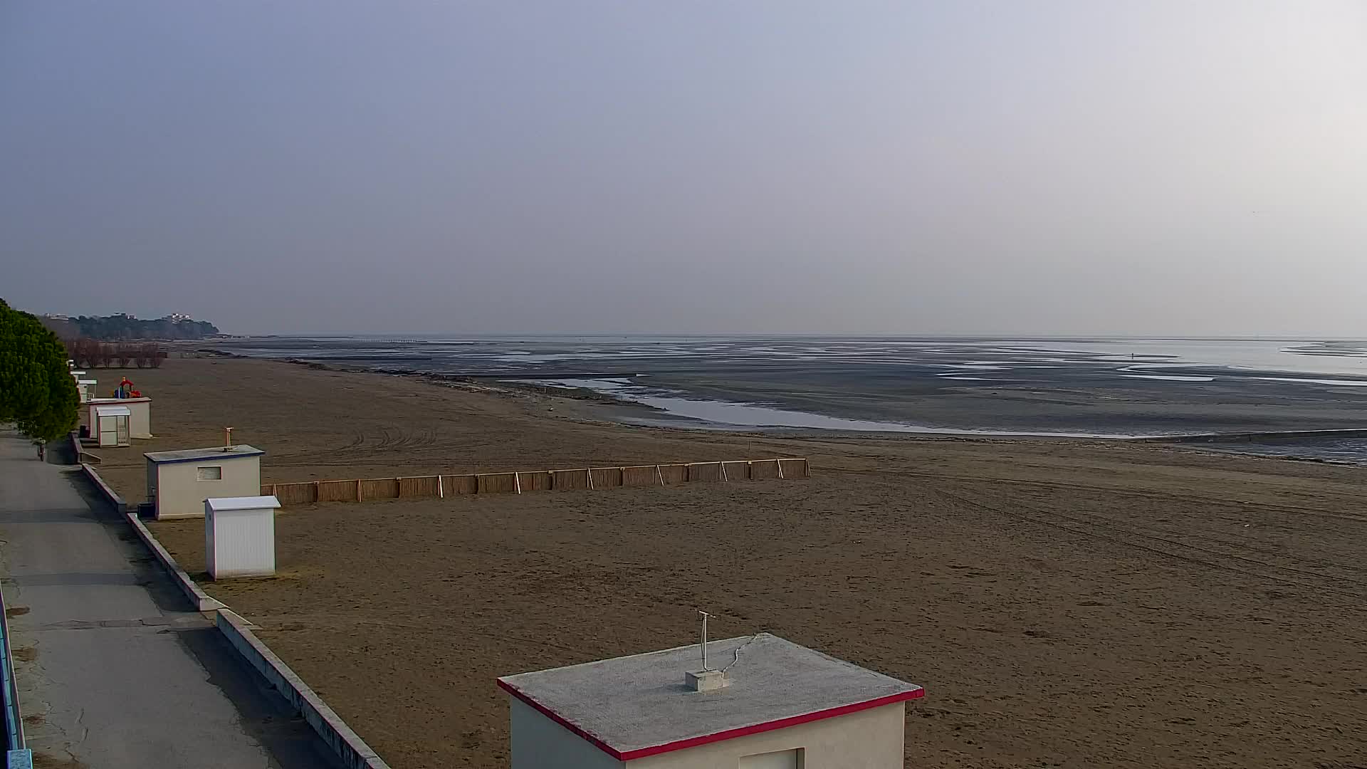 Webcam en vivo Grado: Vistas de la playa y del parque acuático en tiempo real