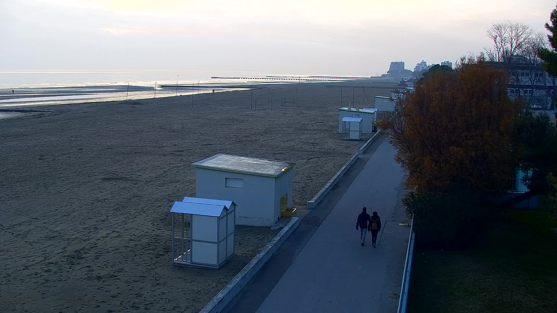 Webcam en vivo Grado: Vistas de la playa y del parque acuático en tiempo real