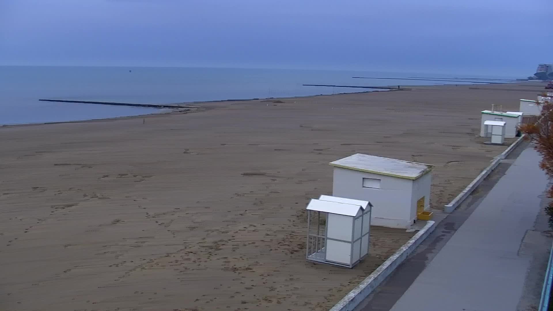 Webcam en vivo Grado: Vistas de la playa y del parque acuático en tiempo real