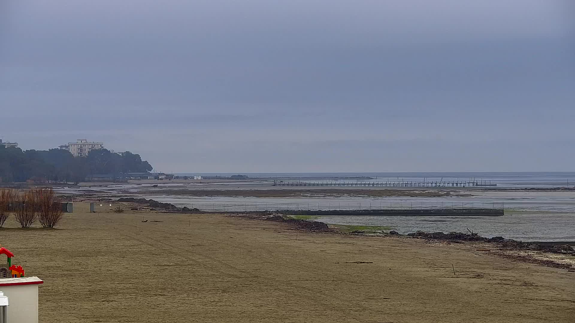 Webcam en vivo Grado: Vistas de la playa y del parque acuático en tiempo real