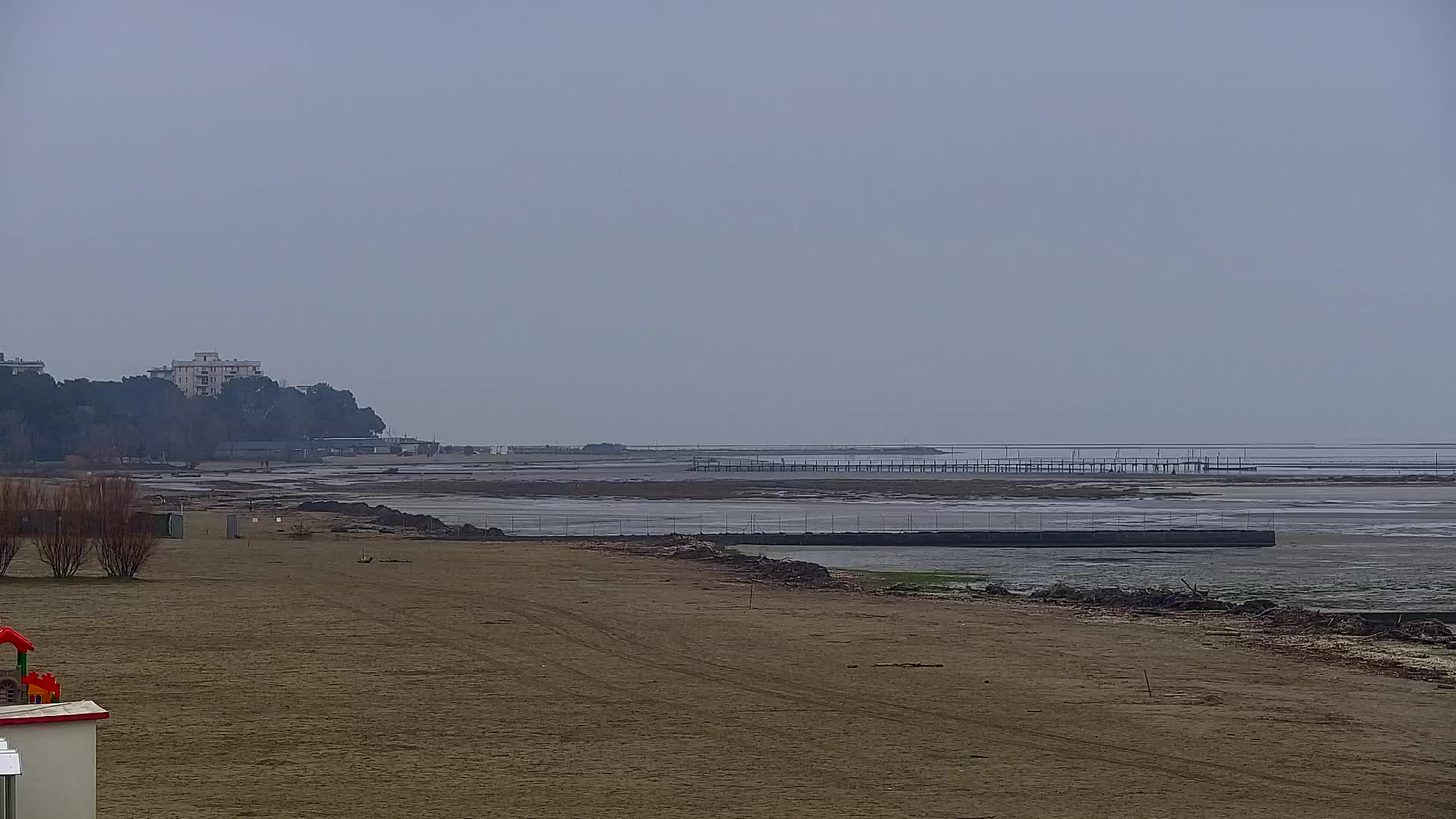 Webcam en vivo Grado: Vistas de la playa y del parque acuático en tiempo real
