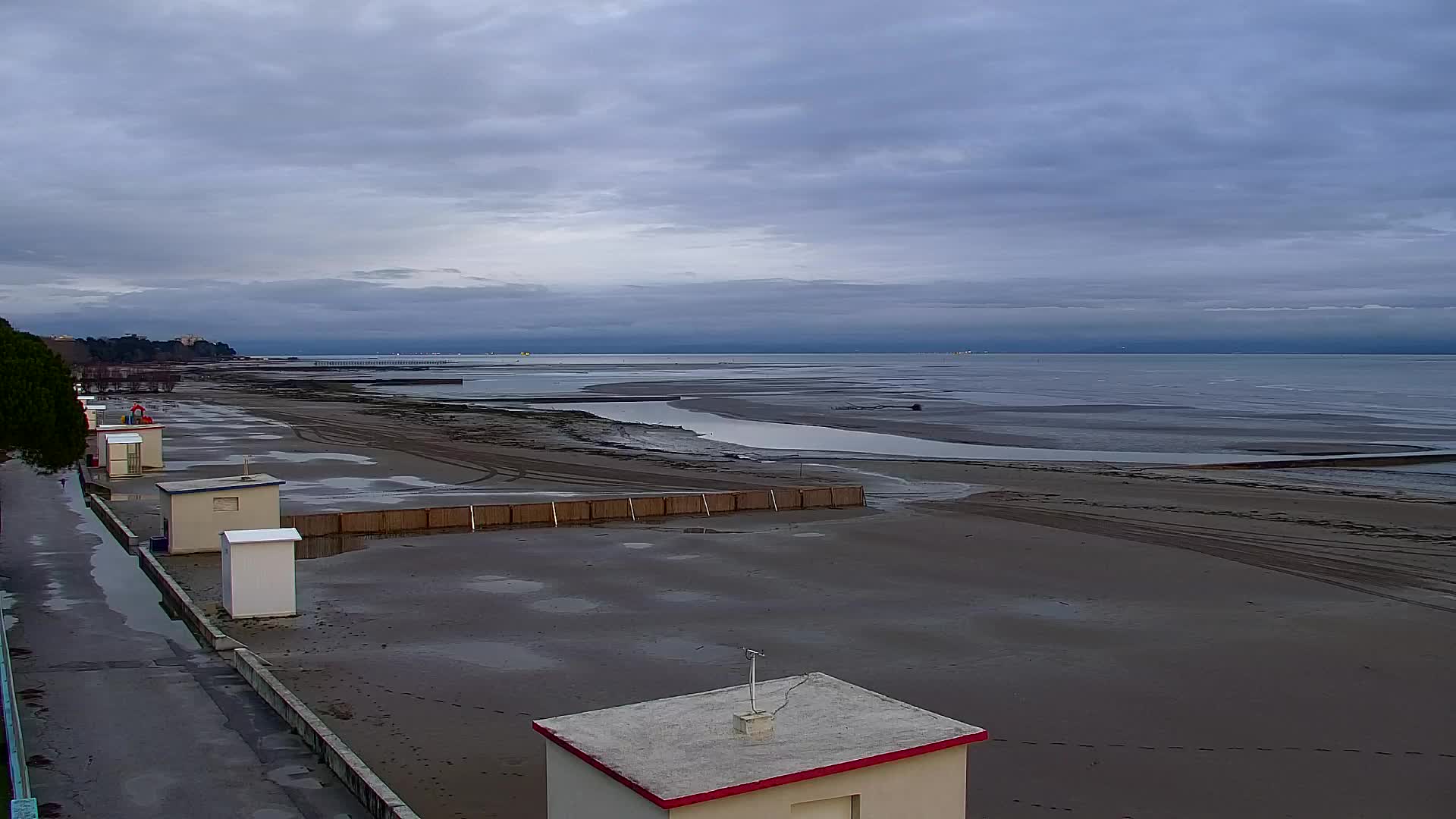 Webcam en vivo Grado: Vistas de la playa y del parque acuático en tiempo real