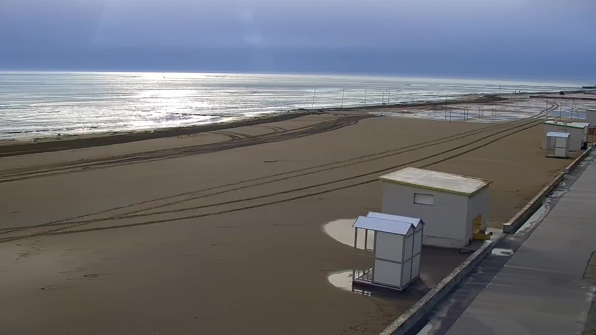 Webcam en vivo Grado: Vistas de la playa y del parque acuático en tiempo real