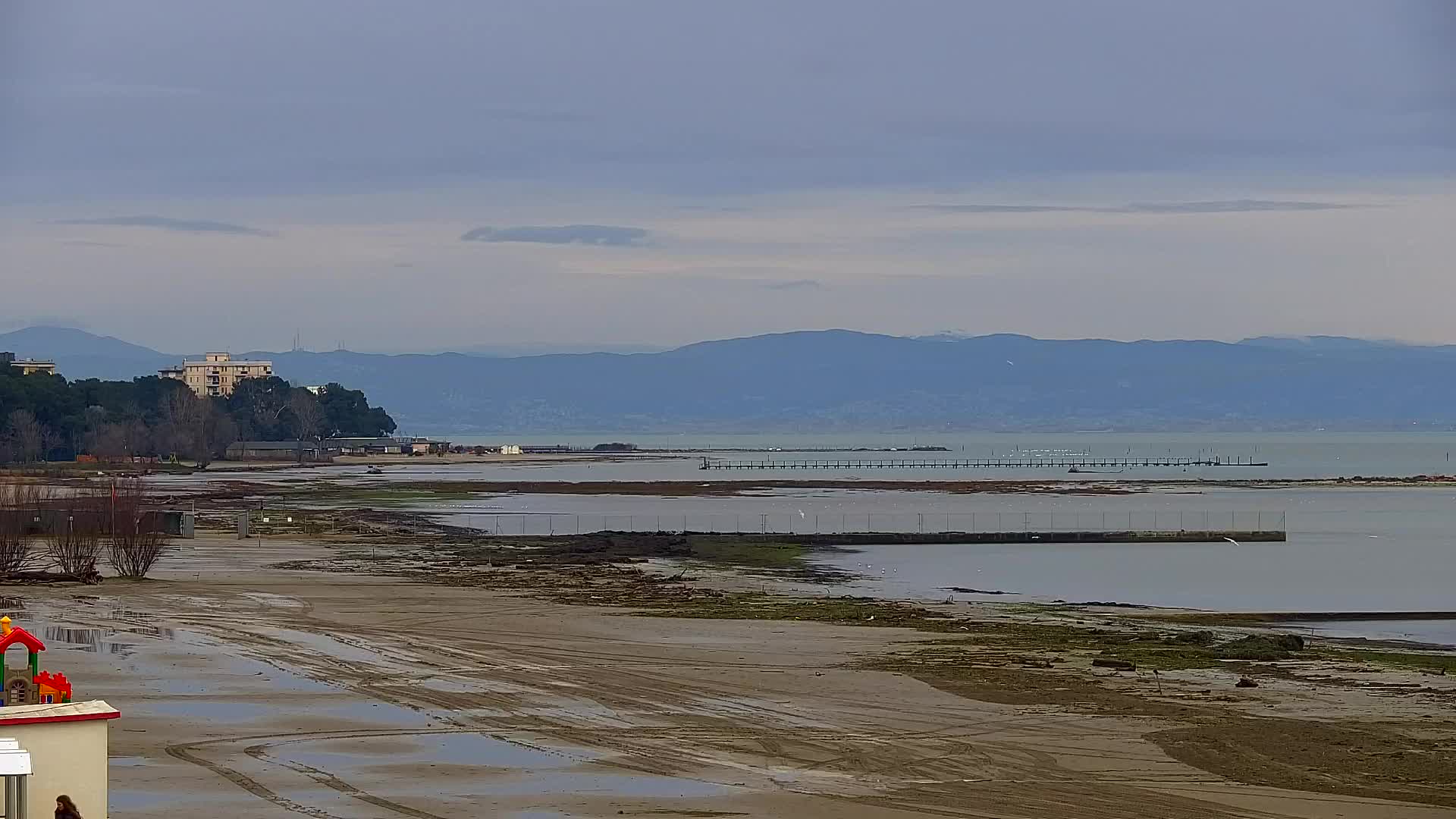 Webcam en vivo Grado: Vistas de la playa y del parque acuático en tiempo real