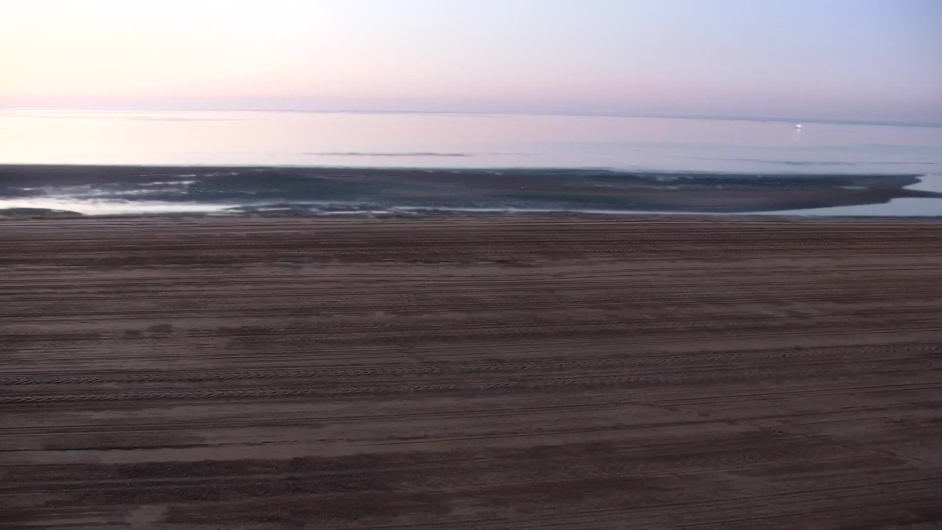 Webcam en vivo Grado: Vistas de la playa y del parque acuático en tiempo real