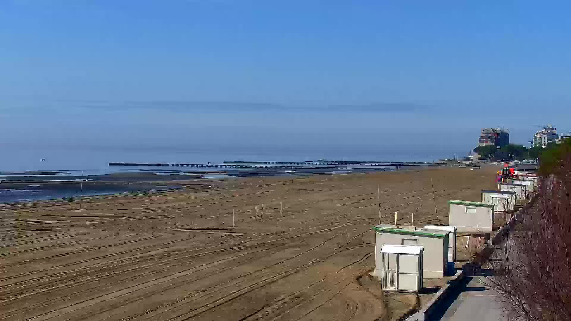 Webcam en vivo Grado: Vistas de la playa y del parque acuático en tiempo real