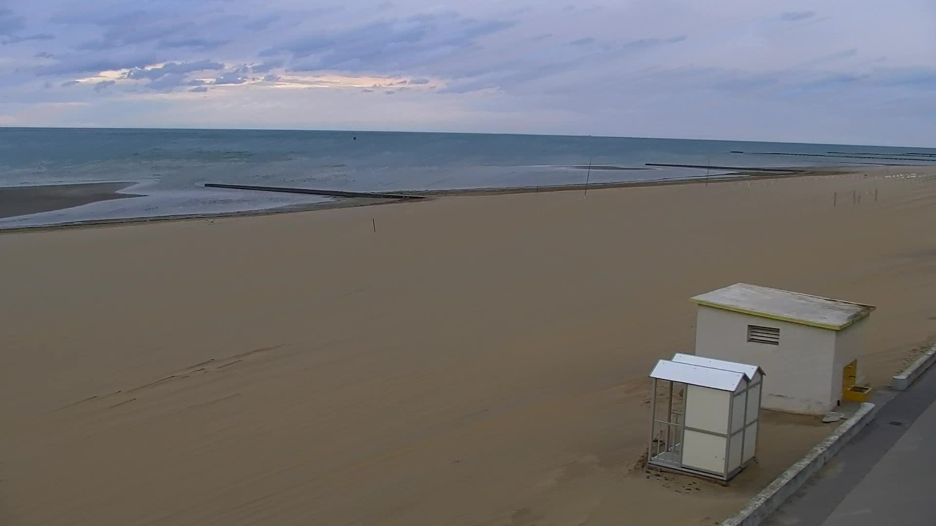 Webcam en vivo Grado: Vistas de la playa y del parque acuático en tiempo real