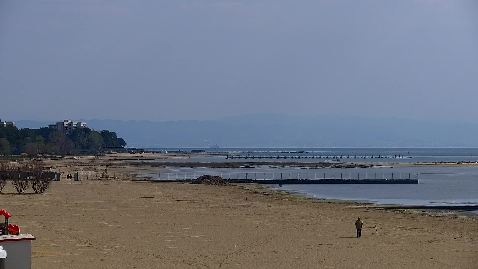 Webcam en vivo Grado: Vistas de la playa y del parque acuático en tiempo real