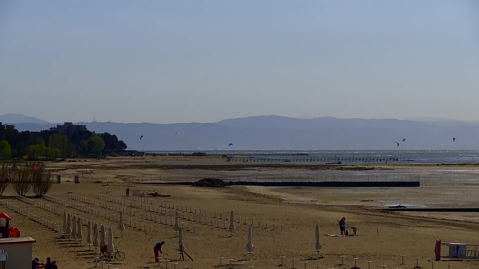 Spletna kamera v živo Grado: Pogledi na plažo in vodni park v realnem času
