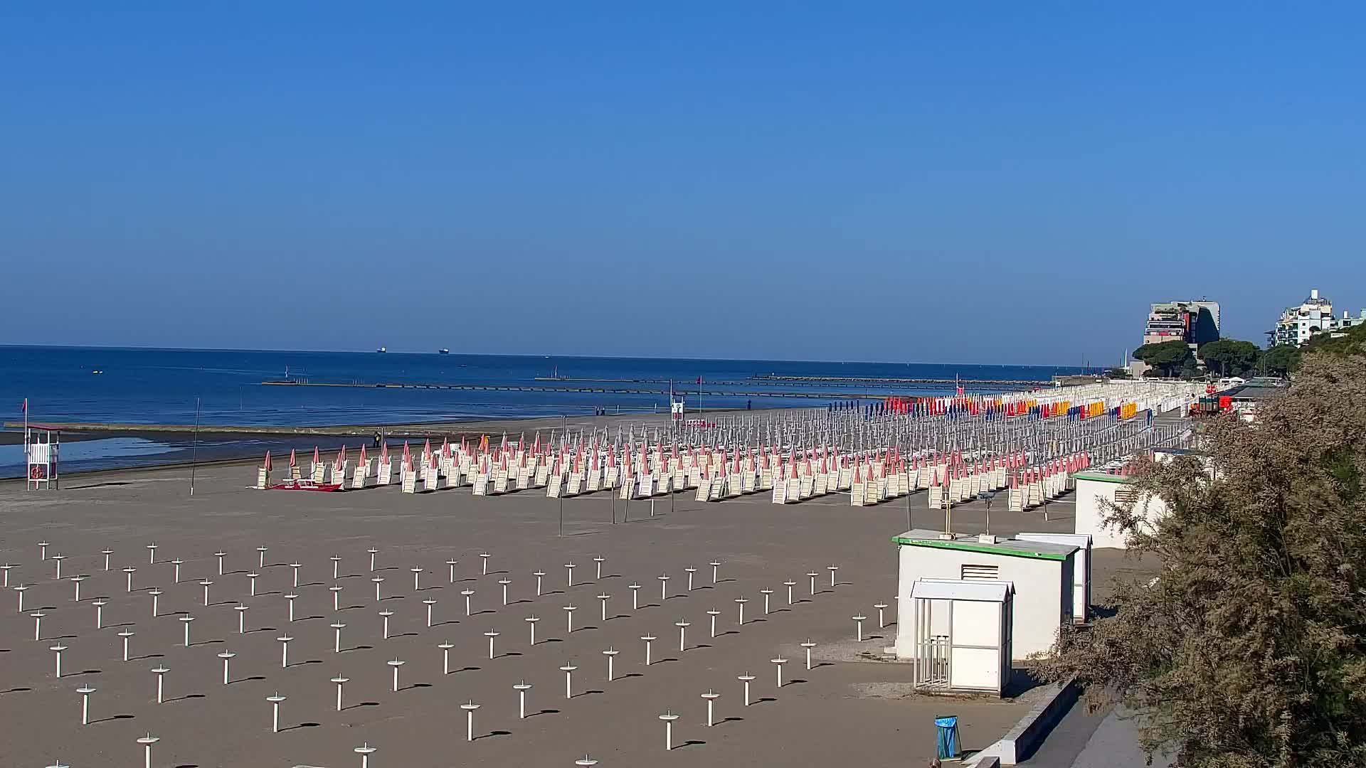 Webcam en vivo Grado: Vistas de la playa y del parque acuático en tiempo real