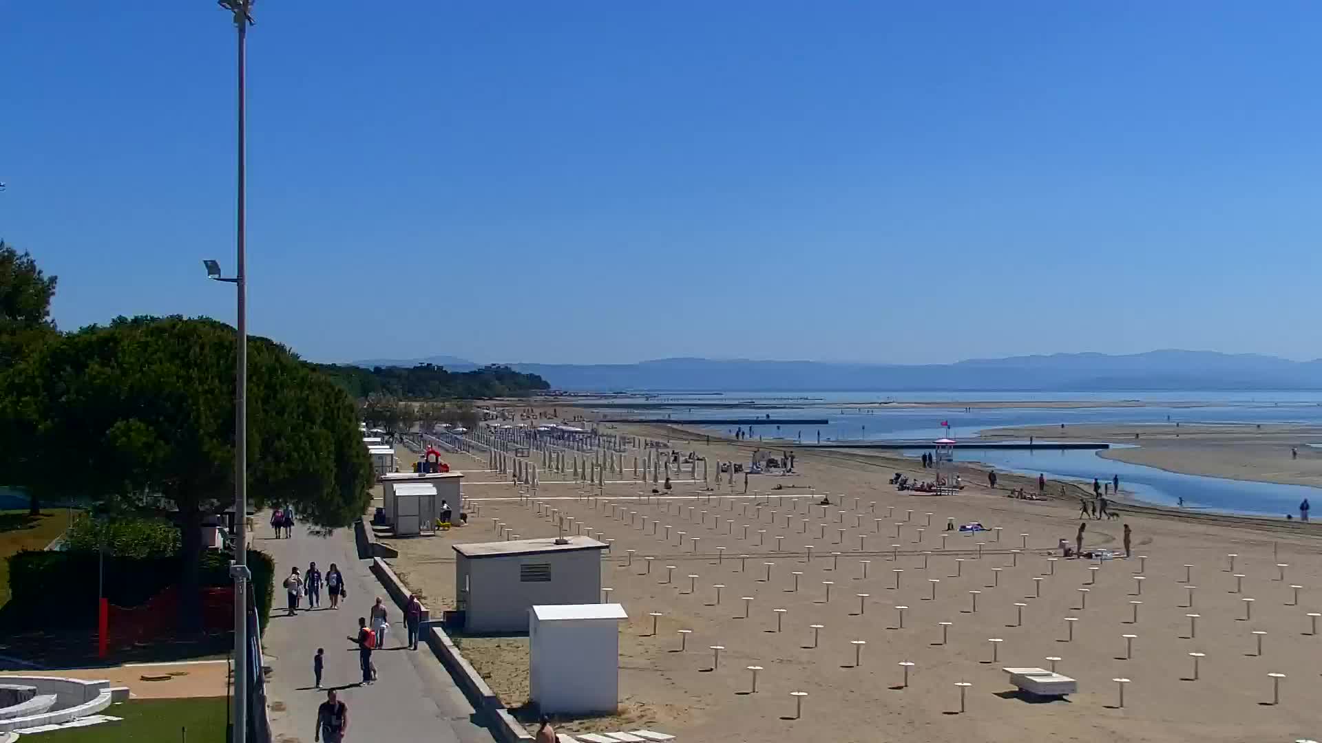 Spletna kamera v živo Grado: Pogledi na plažo in vodni park v realnem času