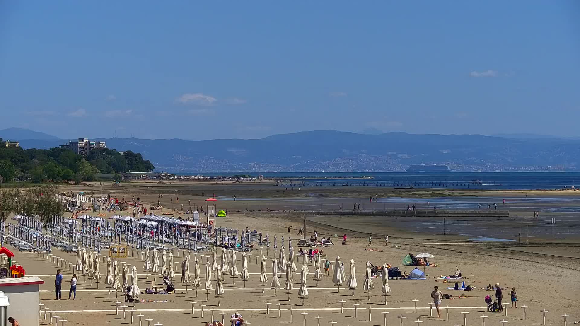 Spletna kamera v živo Grado: Pogledi na plažo in vodni park v realnem času