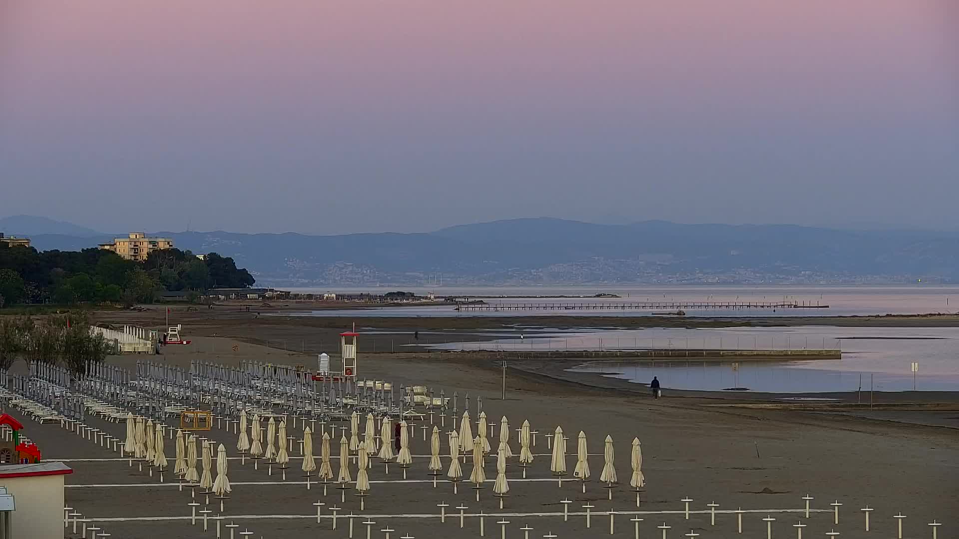 Webcam en vivo Grado: Vistas de la playa y del parque acuático en tiempo real
