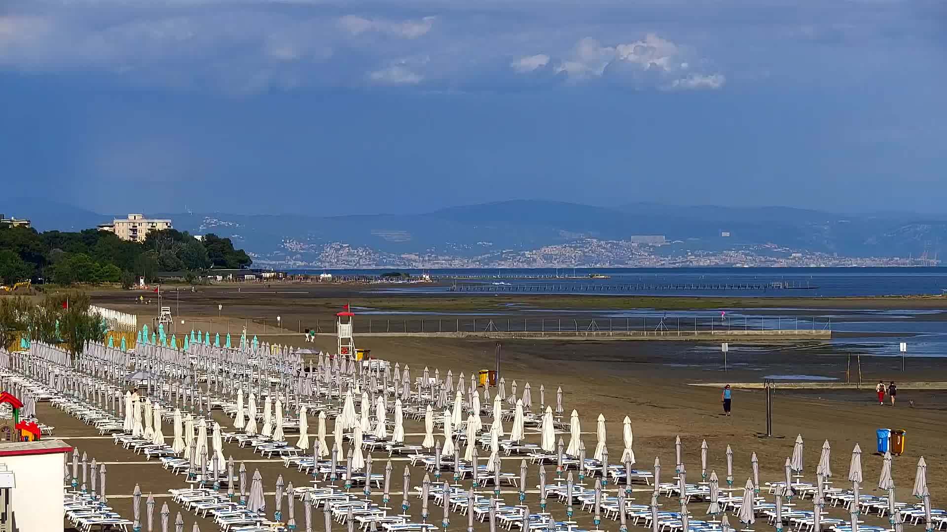 Spletna kamera v živo Grado: Pogledi na plažo in vodni park v realnem času