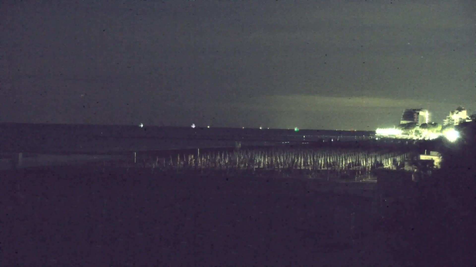 Webcam en vivo Grado: Vistas de la playa y del parque acuático en tiempo real
