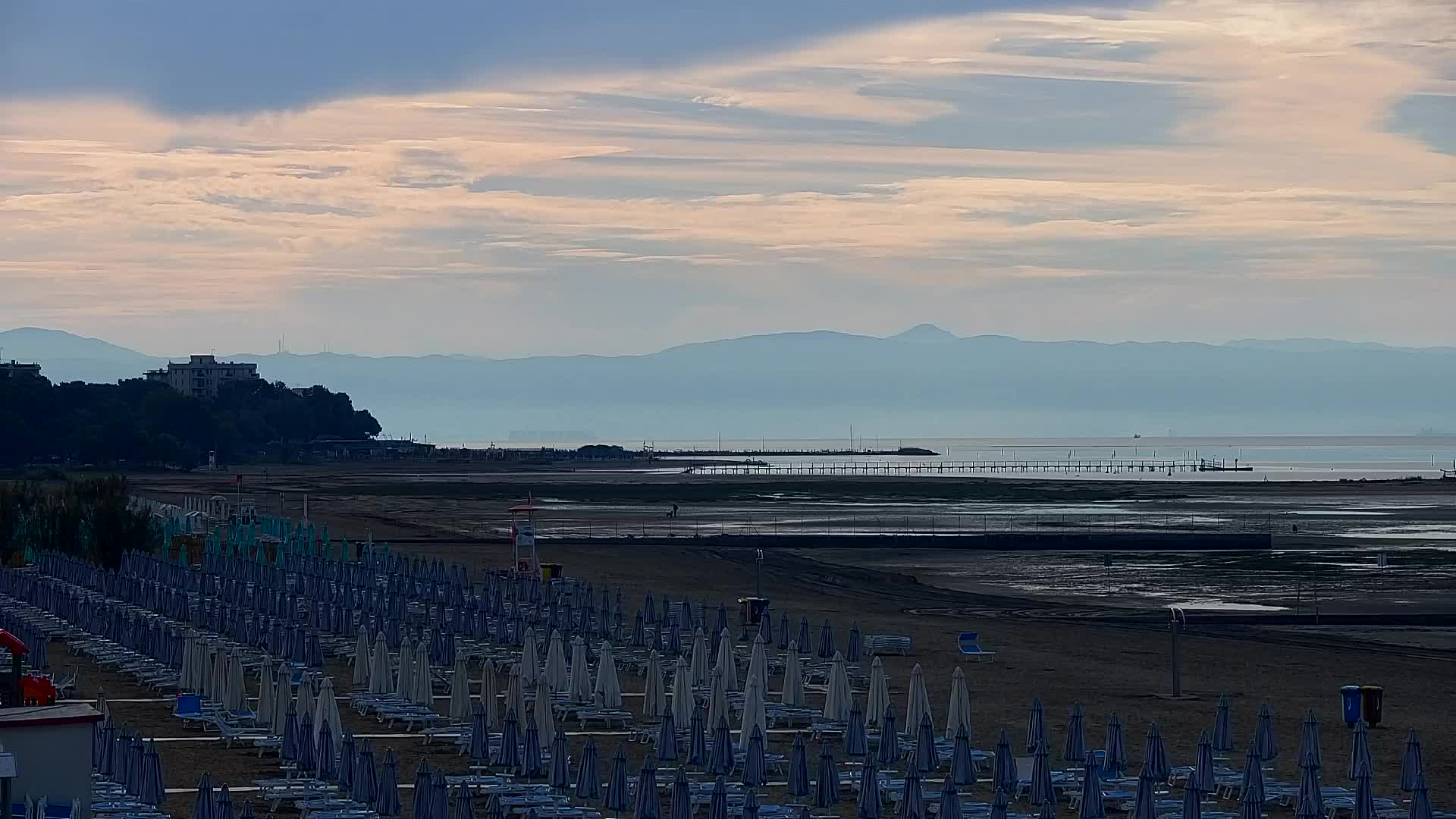 Webcam en vivo Grado: Vistas de la playa y del parque acuático en tiempo real