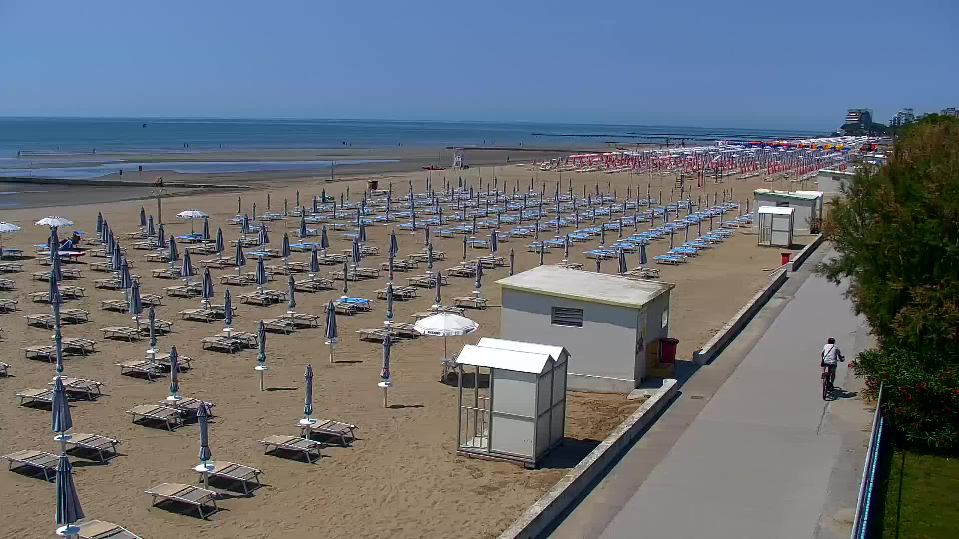 Webcam en vivo Grado: Vistas de la playa y del parque acuático en tiempo real