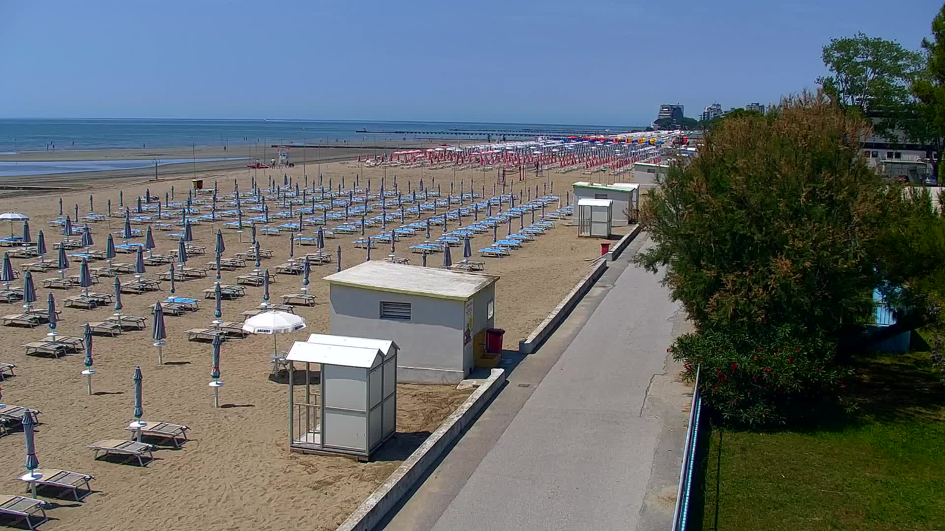 Webcam en vivo Grado: Vistas de la playa y del parque acuático en tiempo real