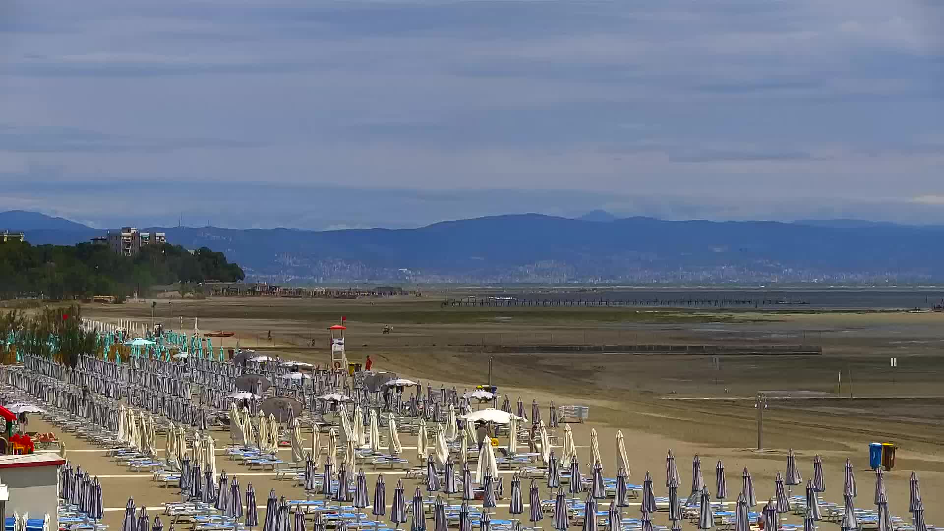 Webcam en vivo Grado: Vistas de la playa y del parque acuático en tiempo real