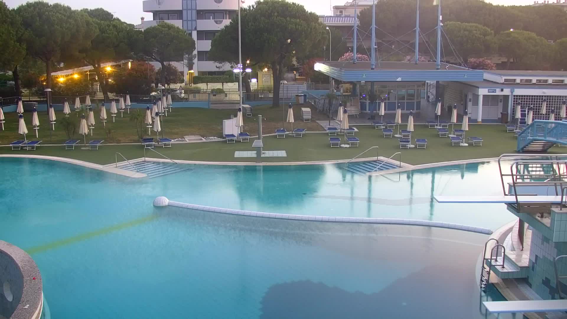 Webcam en vivo Grado: Vistas de la playa y del parque acuático en tiempo real