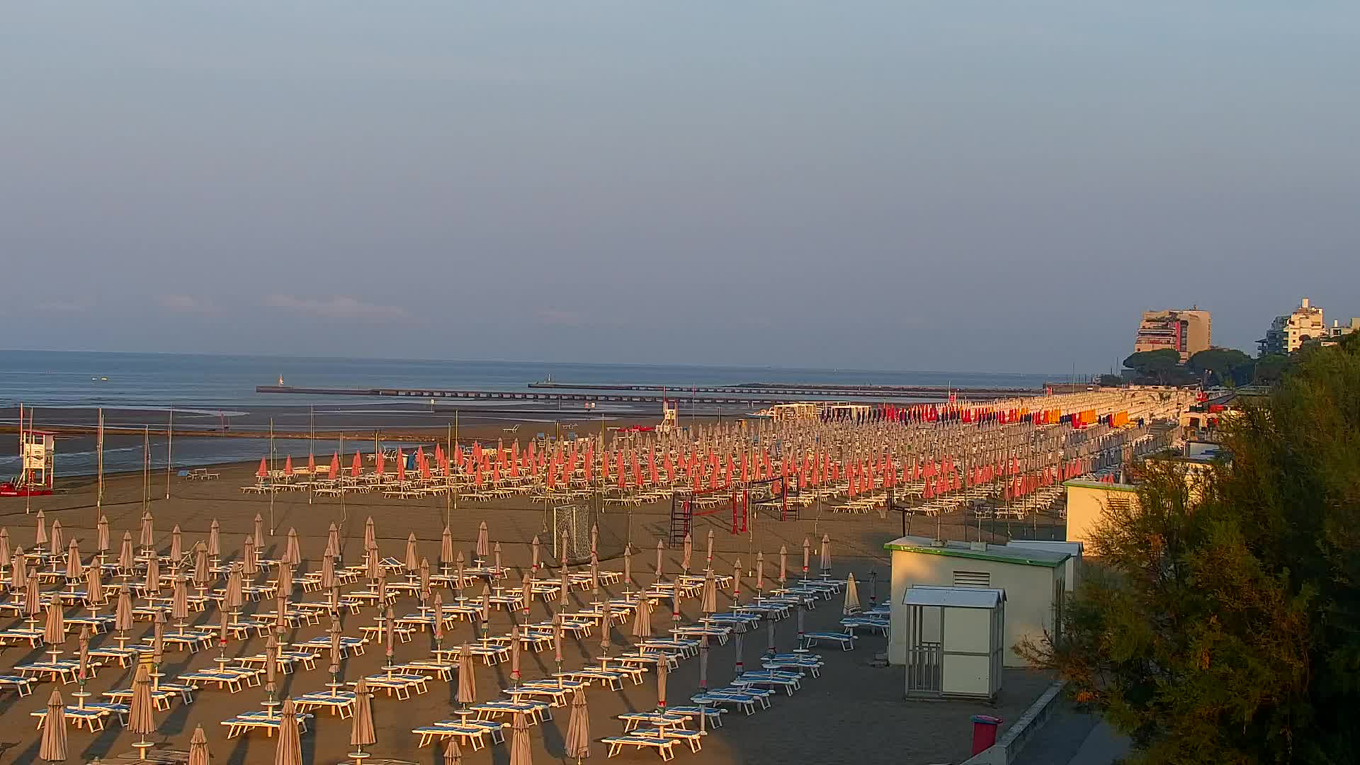 Webcam en vivo Grado: Vistas de la playa y del parque acuático en tiempo real