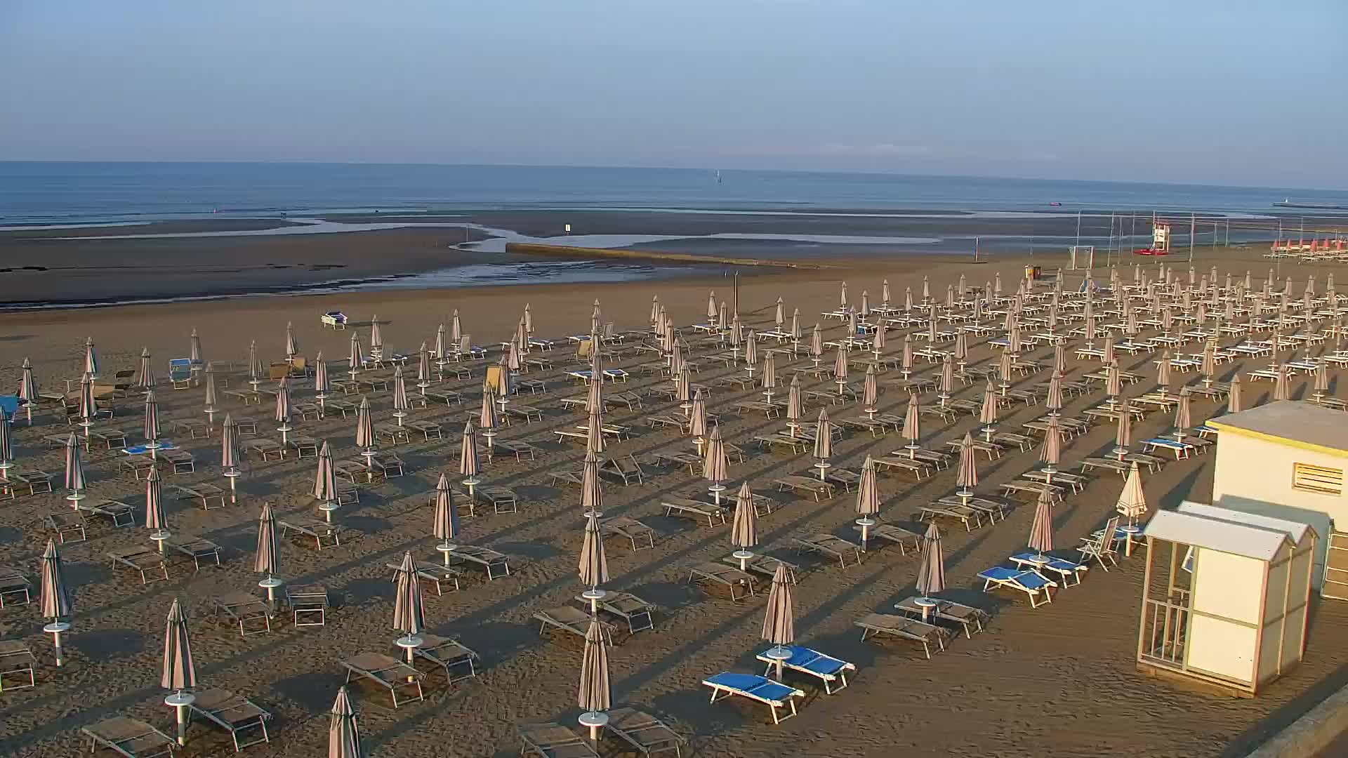 Webcam en vivo Grado: Vistas de la playa y del parque acuático en tiempo real