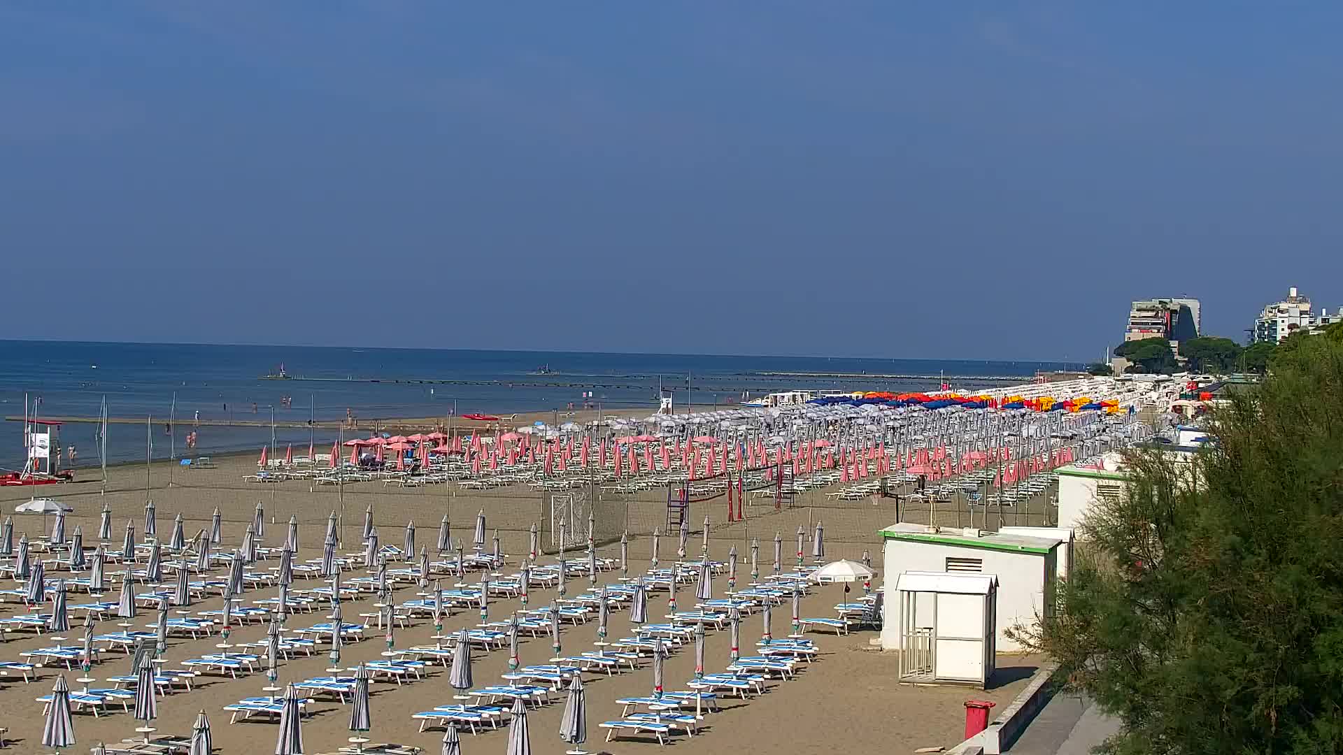 Webcam en vivo Grado: Vistas de la playa y del parque acuático en tiempo real