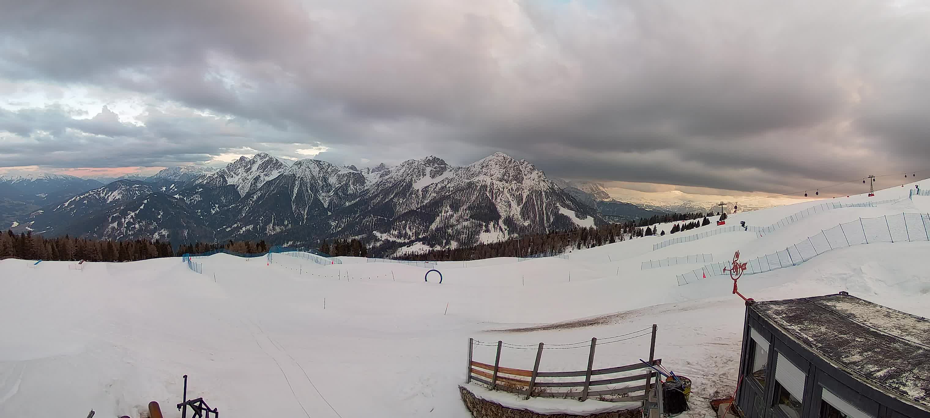 Snowpark Kronplatz live webcam